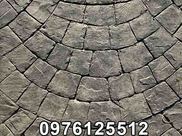 Bê tông áp khuôn cho sân trường học