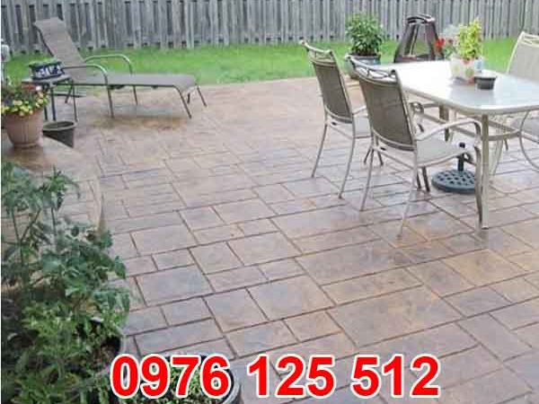 Thi công bê tông áp khuôn cho sân chơi cảnh quan hạ tầng